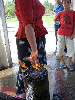 Hiện tượng kỳ thú này thu hút sự quan tâm và hiếu kỳ của người dân. Nhiều người không khỏi tò mò, thậm chí thử đi thử lại nhiều lần để kiểm nghiệm.