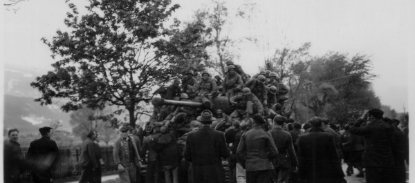 Binh lính Đức làm nhiệm vụ ở lâu đài Itter cũng rơi vào tình hình tương tự. Vào ngày 4/5/1945, chỉ huy nhà tù tại lâu đài Itter là Sebastian Wimmer cùng một số lính canh tháo chạy vì cho rằng ngày tàn của Đức quốc xã đã đến.