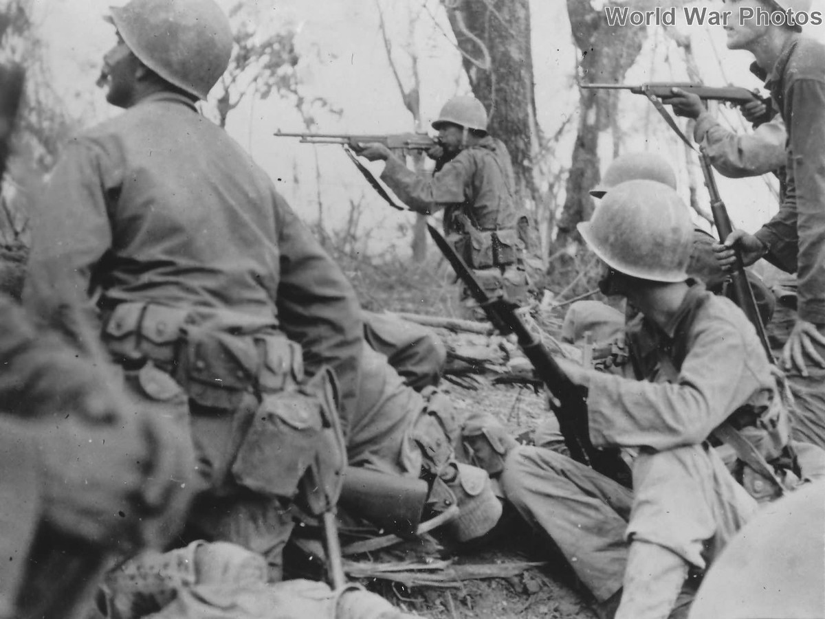 Nhân cơ hội này, nhiều tù nhân bị giam cầm trong lâu đài Itter quyết định vùng lên, chiếm vũ khí và thuyết phục thành công sĩ quan SS có tên Kurt Schrader giúp đỡ.