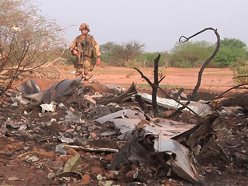 Khi ấy, máy bay chở 118 người. Đến ngày hôm sau, lực lượng chức năng tìm thấy xác máy bay gặp nạn ở vùng Gossi, miền Bắc Mali. Toàn bộ hành khách và phi hành đoàn tử nạn.