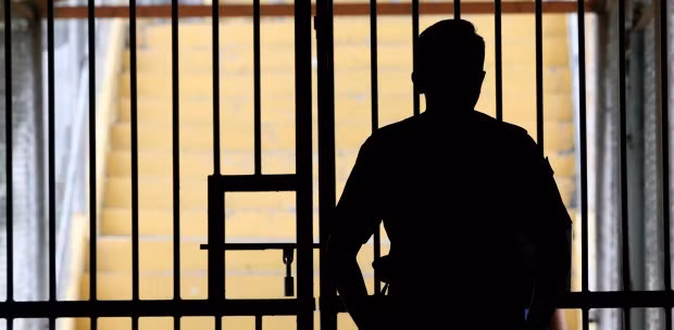 Tuy nhiên, giới chức trách nhanh chóng phát hiện cuộc đào tẩu của y và tiến hành bắt giữ rồi đưa trở lại nhà tù.