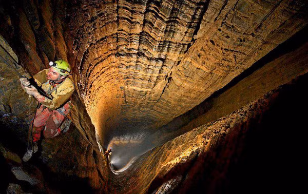 Các thành viên đoàn thám hiểm thường phải chuẩn bị kỹ lưỡng và có hiểu biết sâu về hang động mới được phép xuống Krubera để tránh xảy ra sự cố đáng tiếc.