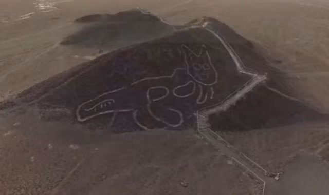 Bộ trưởng Văn hóa Peru cho biết hình mèo lớn trên rất có thể sẽ đối mặt với những nguy cơ tiêu cực trong tương lai.