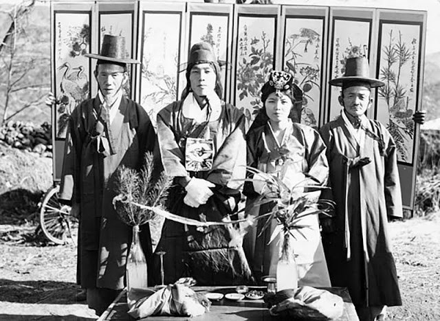 Hình ảnh đám cưới theo các phong tục truyền thống của người Hàn Quốc những năm 1970 - 1980.