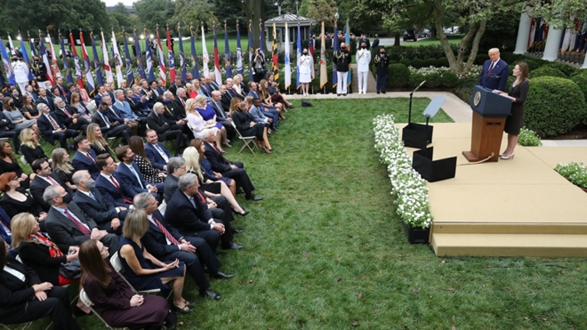 Ong Trump co the mac COVID-19 tu su kien cong bo de cu Tham phan Toa toi cao