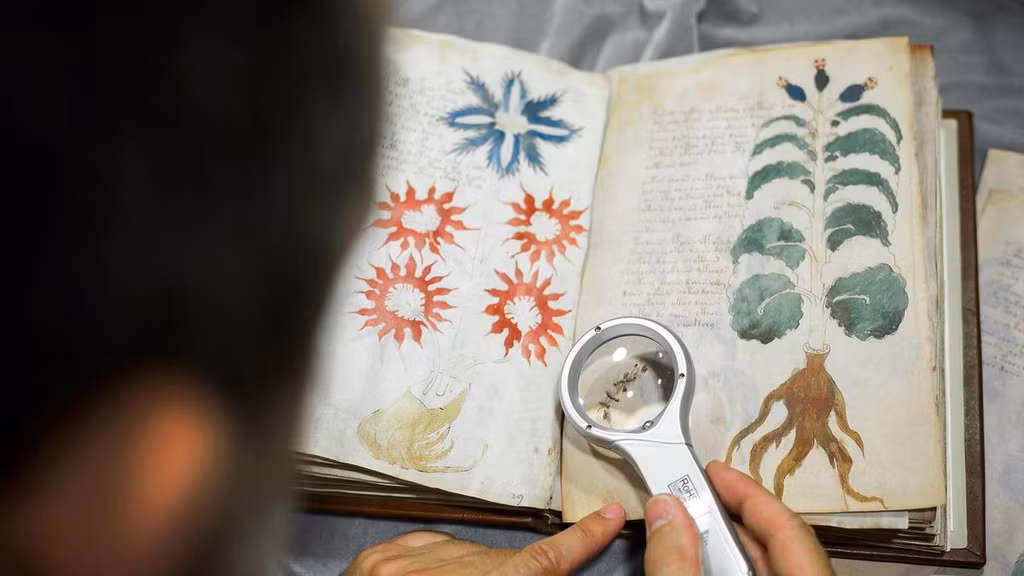 Liệu bản thảo Voynich có thực sự chứa đựng lời tiên tri về nhân loại hay không thì chỉ có thể được xác định khi các chuyên gia giải mã thành công nội dung cuốn sách này. Vì vậy, hiện các nhà khoa học đang nỗ lực tìm ra cách giải mã cuốn sách bí ẩn này.