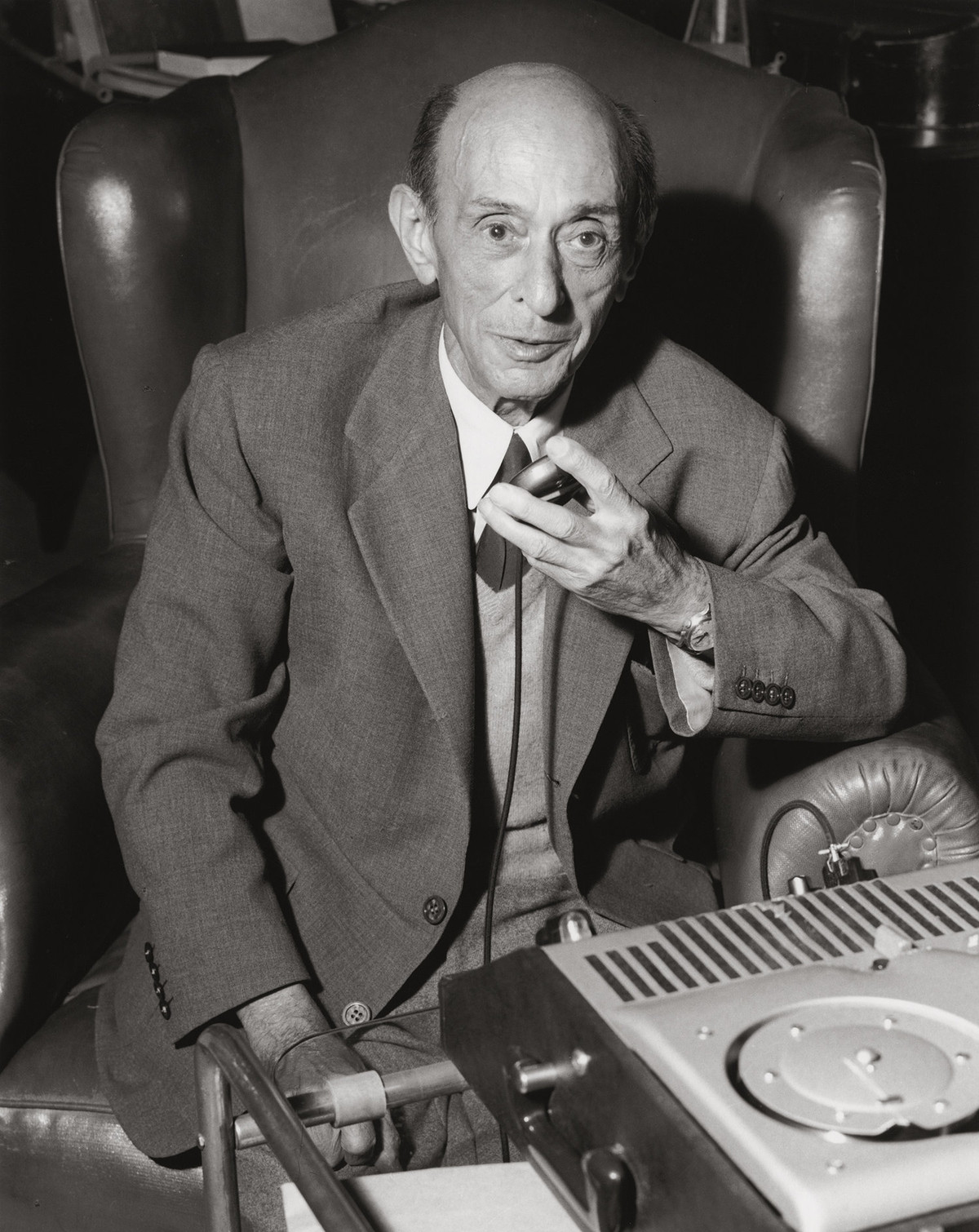 Vào ngày 13/7/1951, ông Shoenberg nằm trên giường và luôn suy nghĩ về con số 13. Khi đến nửa đêm hôm ấy, nhịp tim của ông đột nhiên tăng lên rồi sau đó tử vong.