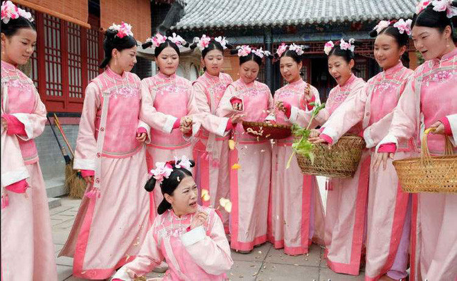 Dù công việc thủ lăng có buồn chán và tẻ nhạt đến mức nào, các cung nữ cũng không được phép bỏ trốn.