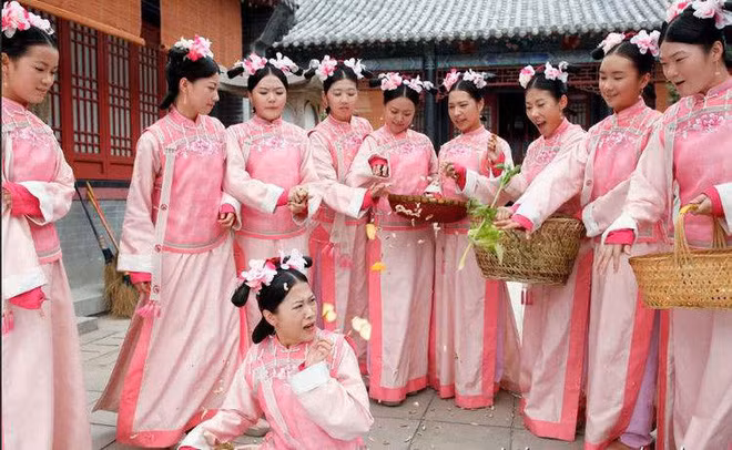 Dù công việc thủ lăng có buồn chán và tẻ nhạt đến mức nào, các cung nữ cũng không được phép bỏ trốn.