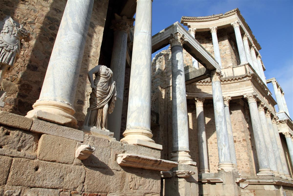 Một sáng chế đỉnh cao khác của người La Mã là bê tông. Người La Mã sử dụng loại bê tông này để xây dựng nhiều công trình kỳ vĩ tồn tại đến ngày nay.