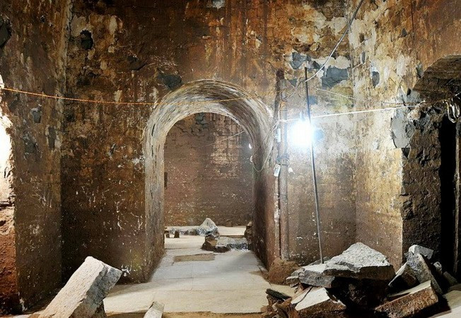 Người Trung Quốc thời phong kiến làm như vậy vì họ tin rằng, sau khi qua đời, người quá cố sẽ có cuộc sống mới ở thế giới bên kia.