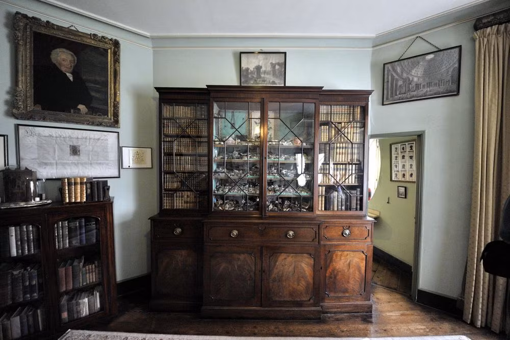 Jane Parminter qua đời năm 1811. Thi hài của bà được chôn cất ở một nhà nguyện nhỏ trên mảnh đất liền kề A la Ronde. Trong khi đó, Mary sống trong căn nhà có 16 mặt tiền cho đến khi qua đời vào năm 1849.