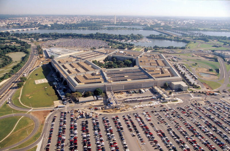 Sau khi hoàn thành, diện tích làm việc trong Lầu Năm Góc lên đến gần 2 triệu m2 và đủ sức chứa tới 26.000 người.