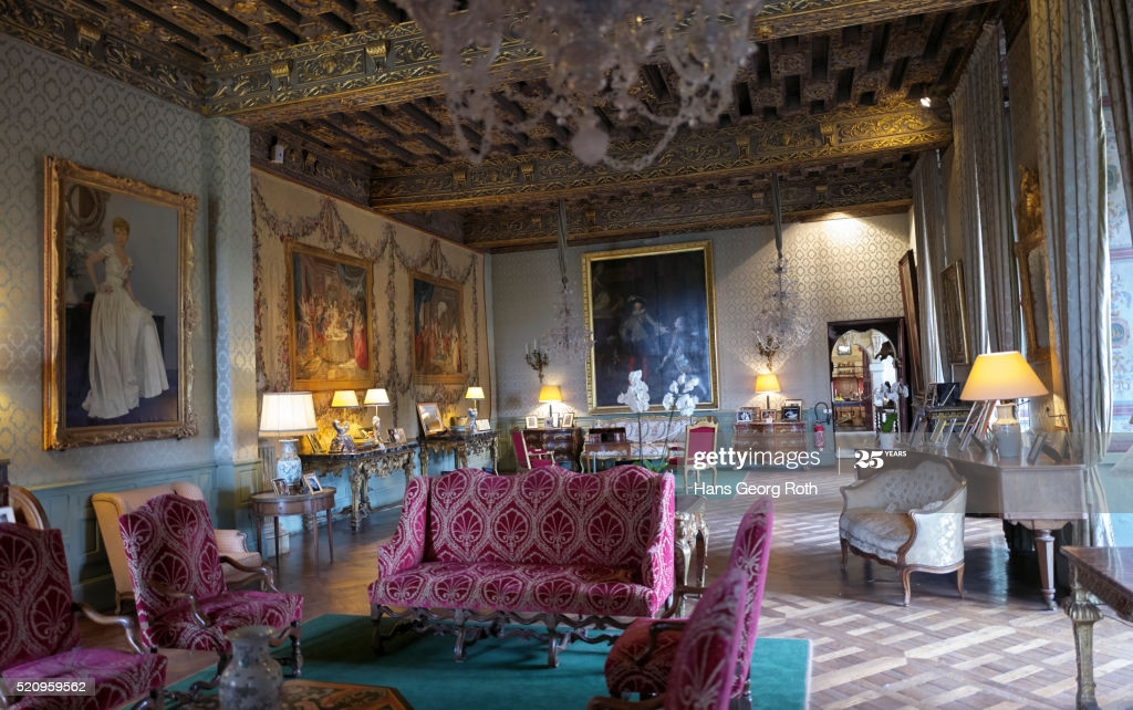 Trong lúc nóng giận vì bị "cắm sừng", ông Jacques de Brézé dùng gươm chém chết vợ và gã nhân tình.