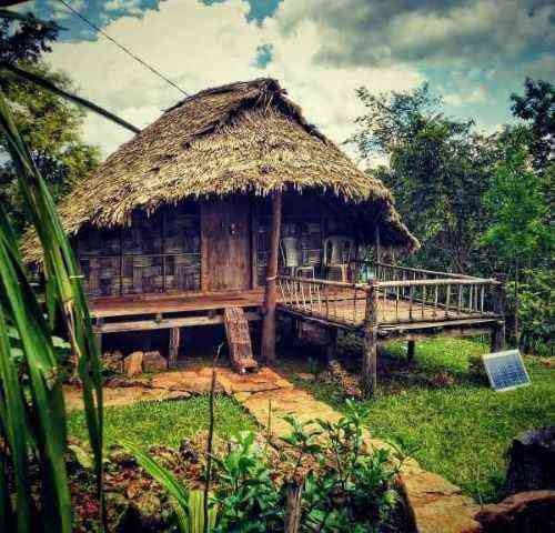 Khi cần liên lạc với nhau, người Khasi đứng cách xa nhau chỉ cần huýt sáo giai điệu của người kia.