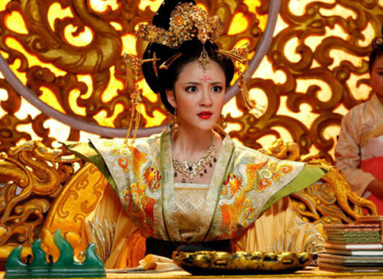 Khi Tống Quang Tông mở ra, nhìn thấy thứ bên trong liền sợ hãi, thậm chí suýt ngất. Về sau, nhà vua cho người tìm hiểu thì mới biết đó là bàn tay của cung nữ mà ông từng khen ngợi.