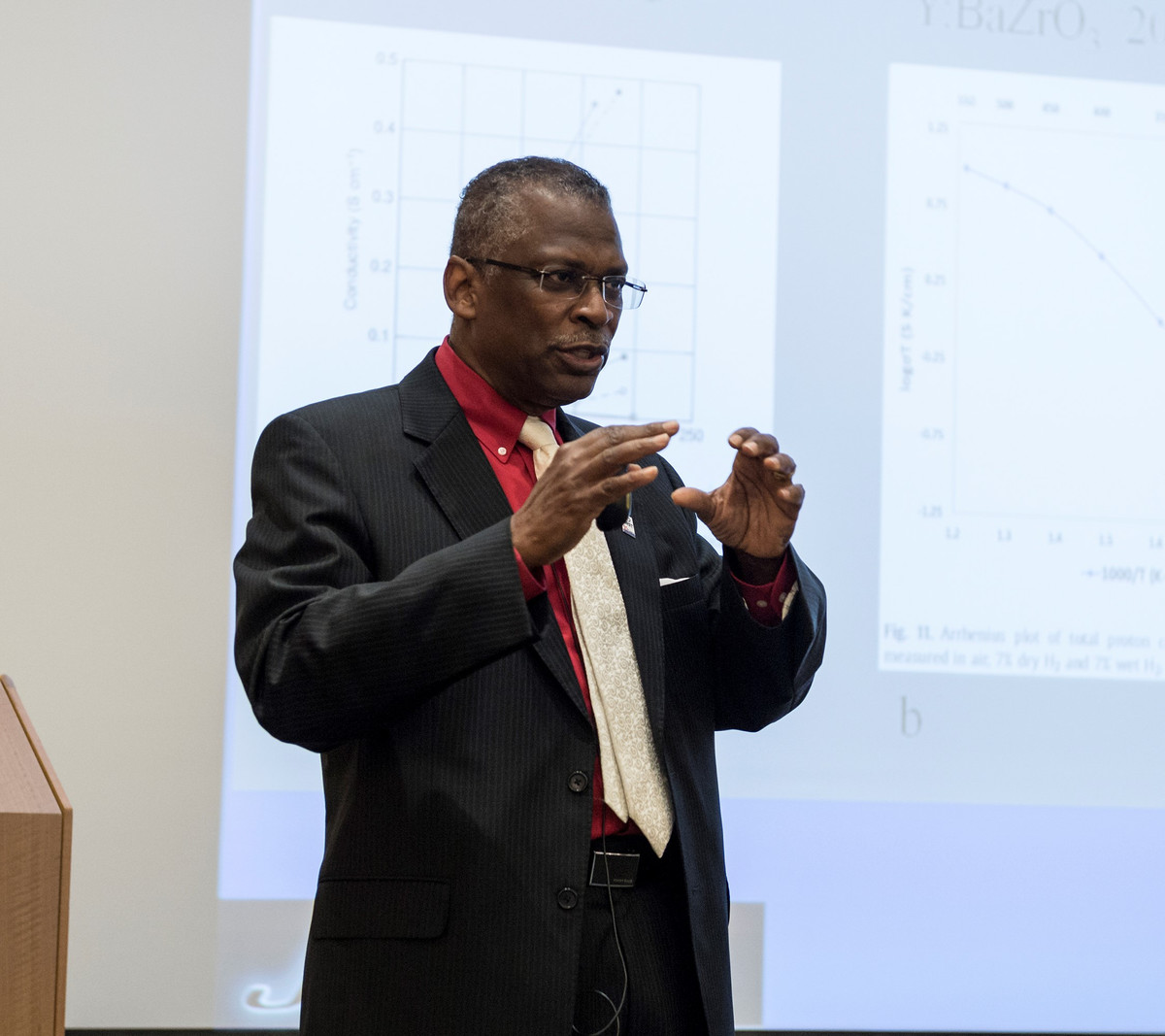 Một phát minh quan trọng khác của ông Johnson là công nghệ pin sạc. Với mỗi sáng chế thành công, ông kiếm được những khoản tiền lớn và sở hữu khối tài sản khổng lồ.