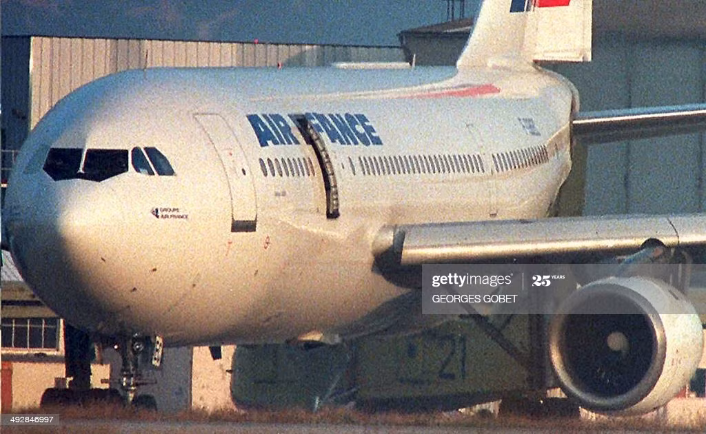 Ngay sau khi nhận được tin báo về vụ cướp máy bay và bắt cóc hơn 200 người làm con tin, quân đội Algeria cử lực lượng tiêu diệt nhóm tội phạm và giải cứu con tin.