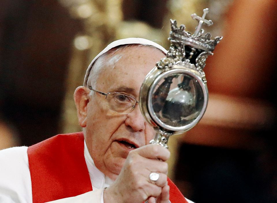 Trước hiện tượng bí ẩn này, nhiều nhà khoa học hàng đầu trên thế giới tìm hiểu. Dù sử dụng những công nghệ, thiết bị hiện đại nhưng đến nay giới chuyên gia chưa thể lý giải được hiện tượng máu đông hóa lỏng suốt hàng trăm năm xảy ra như thế nào. Vì vậy, lọ máu của Thánh Januarius trở thành một bí ẩn lớn.