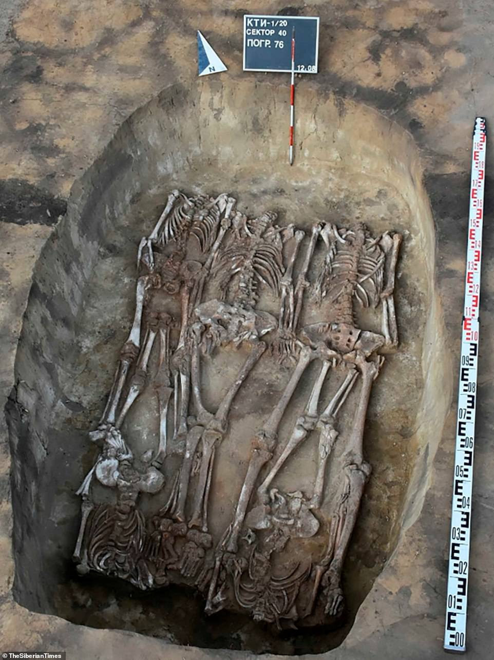 Điều khiến các chuyên gia kinh ngạc là 5 bộ hài cốt gồm 3 người lớn và 2 thiếu niên không nguyên vẹn khi phần đầu bị chặt. Các chuyên gia nghi ngờ họ bị chặt đầu sau khi chết. Sau đó, phần đầu có thể được giữ lại để thờ cúng.