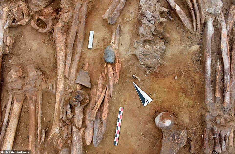 Điểm khác biệt giữa ngôi mộ nghi của đôi tình nhân này với ngôi mộ tập thể mới phát hiện là cặp đôi này có thi hài nguyên vẹn.