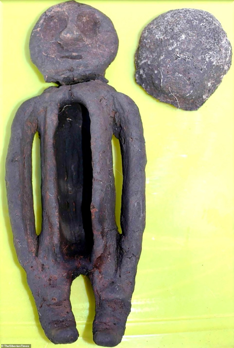 Theo các nhà khảo cổ, chặt đầu người chết là một nét văn hóa đặc trưng của người Odinov. Trong những năm qua, giới chuyên gia tìm thấy một số ngôi mộ cổ chứa hài cốt bị chặt đầu của nền văn hóa này.