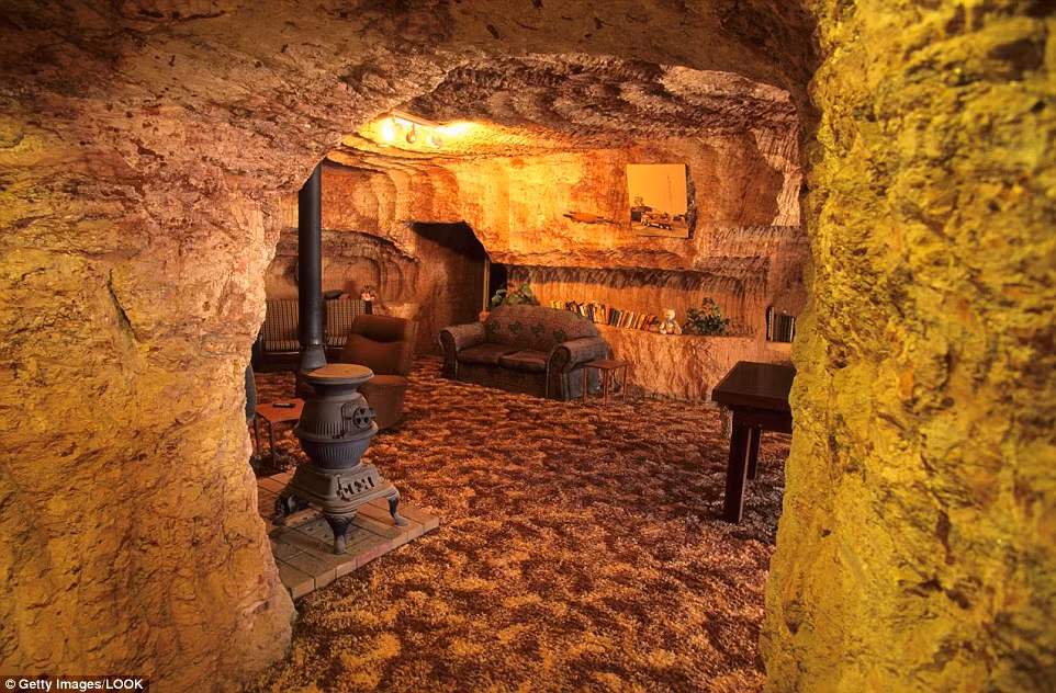 Với sự thay đổi nhiệt độ quá lớn giữa ngày và đêm, cuộc sống sinh hoạt của người dân ở Coober Pedy bị ảnh hưởng lớn.