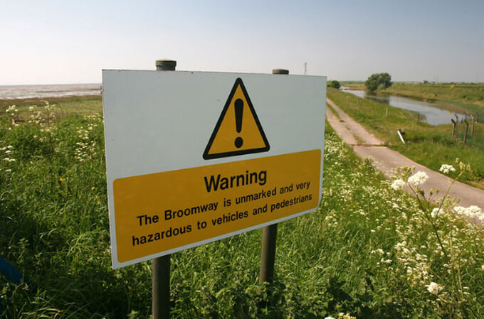 Do nằm cách xa các khu vực dân cư lớn, hòn đảo này trở thành địa điểm lý tưởng cho các thử nghiệm vũ khí của Anh. Theo đó, quân đội Anh tiến hành thử nghiệm vũ khí và đạn dược mới tại đảo Foulness.