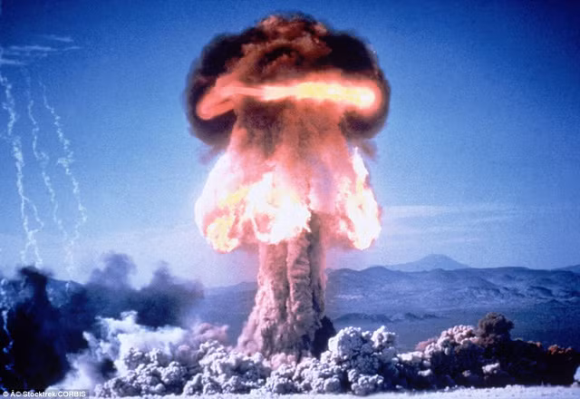 Trong số này, 800 vụ nổ hạt nhân được quân đội Mỹ tiến hành dưới lòng đất.