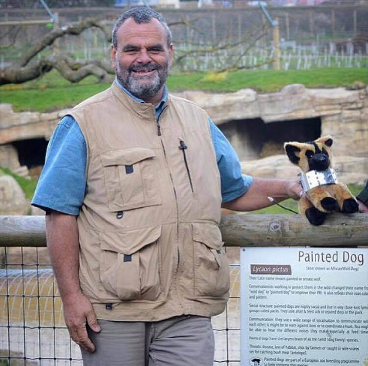 Ông Rasmussen may mắn sống sót sau khi rơi máy bay nhưng đối mặt với những nguy hiểm như thiếu nước, bị voi dẫm, sư tử và đàn linh cẩu rình rập tấn công... Khi được giải cứu, ông bị thương nặng ở chân. Các bác sĩ thực hiện hơn 100 cuộc phẫu thuật để cứu sống và giữ lại đôi chân cho ông.