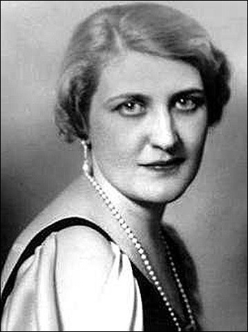 Vì vậy, việc bà kết hôn với Bormann - quan chức cấp cao Đức quốc xã sẽ hiện thực hóa khát vọng xây dựng nước Đức hùng mạng với các công dân đều là người Aryan.