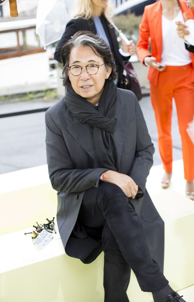 Mỗi khi nhắc đến Kenzo Takada, giới thời trang luôn nhớ ngay đến các thiết kế đậm nét châu Á với các họa tiết hoa lá nhiệt đới, họa tiết động vật âm hưởng Á Đông như rồng, phượng, hổ... Đặc biệt, họa tiết hổ được xem là cái tôi của thương hiệu Kenzo tại các kinh đô thời trang thế giới. Giới mộ điệu có thể bắt gặp hình tượng hổ trong quần áo, giày dép, túi xách hay mặt trong như vòng tay, cạp quần, mặt túi và những chi tiết nhỏ trang trí trên đồng hồ.