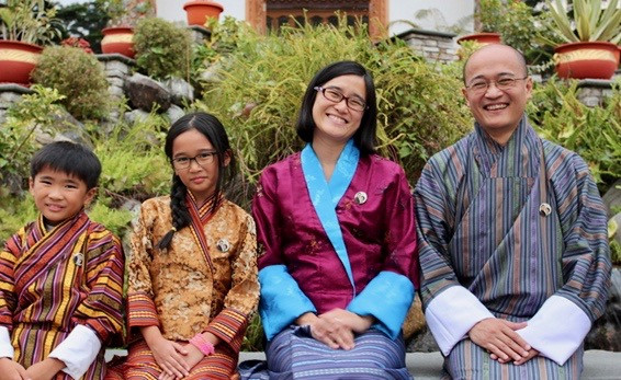 Không chỉ nam giới có quyền lấy nhiều vợ mà phụ nữ Bhutan cũng có quyền có nhiều hơn 1 người chồng. Tuy nhiên, rất ít phụ nữ lấy nhiều chồng.