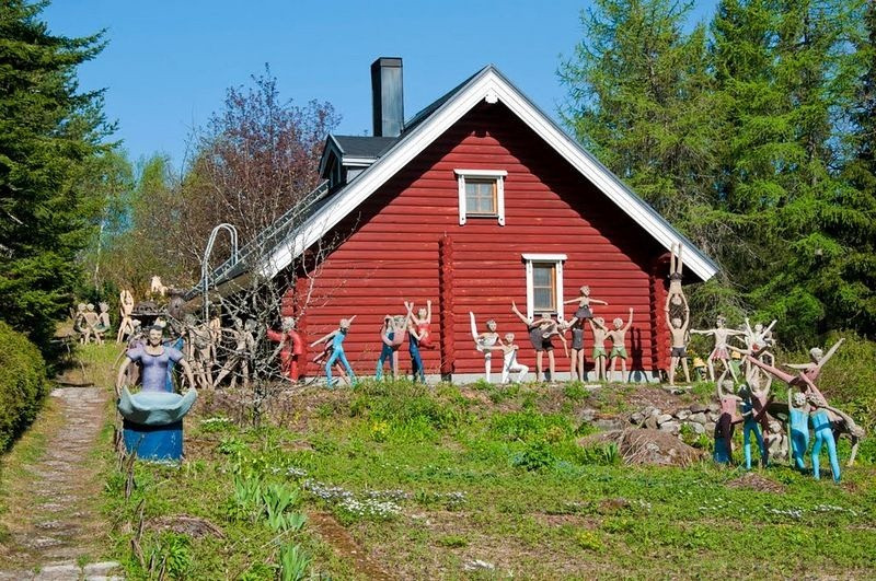 Mỗi bức tượng có những tư thế, biểu cảm gương mặt khác nhau.