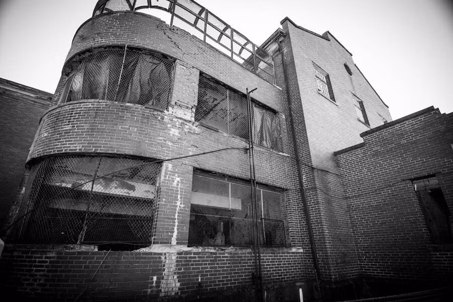 Không ít bệnh nhân bị ảnh hưởng sức khỏe lớn sau khi trải qua các liệu pháp rùng rợn trên. Thậm chí, có người tử vong trong quá trình chữa bệnh theo phương pháp chưa được giới chức trách công nhận có hiệu quả trong điều trị.