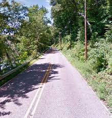 Một số tài xế kể rằng đã gặp phải những chuyện kỳ lạ khó lý giải khi đi qua đường Riverview Drive. Trong số này có việc họ nghe thấy tiếng la hét bí ẩn hay bóng người thấp thoáng trong màn sương mù buổi tối.