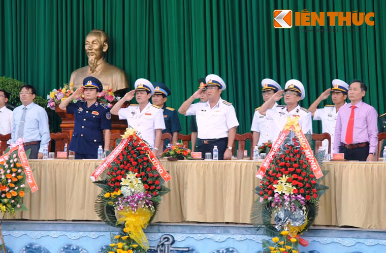 Ngoài ra Học viện còn đào tạo hàng trăm sĩ quan Hải quân cho nước bạn Campuchia anh em. Tổ chức đón và làm Lễ thượng cờ Tàu buồm 286, mang tên Lê Qúi Đôn, đây là con tàu thuộc biên chế của học viện làm nhiệm vụ huấn luyện và sẵn sàng tham gia giao lưu với hải quân các nước trong khu vực.