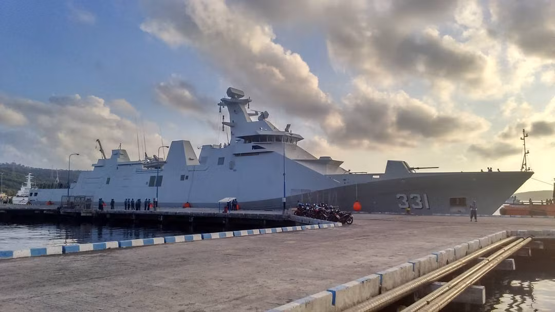 Chiếc đầu tiên trong số 2 tàu đặt hàng Damen mang tên KRI Raden Eddy Martadinata (331) dành cho Hải quân Indonesia đã hoàn tất mọi thử nghiệm trên biển vào hôm 7/9. Dự kiến, Hải quân Indonesia sẽ chính thức tiếp nhận con tàu vào cuối tháng 1/2017.