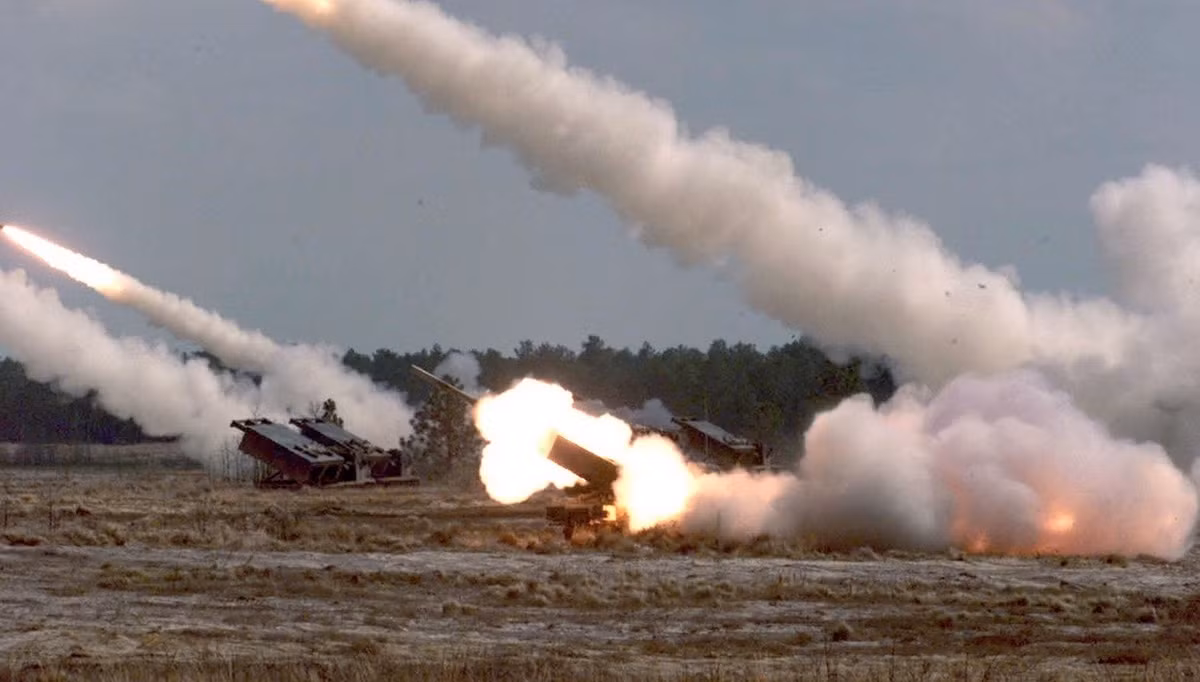 Các nguồn tin xác nhận rằng, ít nhất một hệ thống pháo phản lực HIMARS đã được triển khai ở trong biên giới Thổ Nhĩ Kỳ để oanh tạc mục tiêu phiến quân IS ở miền Bắc Syria và đã thu được thắng lợi nhỏ.