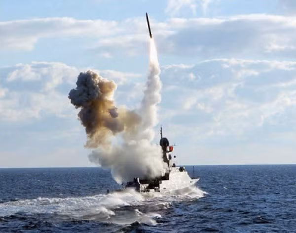 Mặc dù phiên bản xuất khẩu của tổ hợp Kalibr sẽ phải cắt giảm tầm bắn phù hợp với Hiệp ước MTCR, tuy nhiên sức mạnh đó cũng là quá đủ với Hải quân Việt Nam. Phiên bản xuất khẩu 3M-54TE cắt tầm bắn xuống chỉ còn 220km, tốc độ siêu thanh còn 3M-14TE là 300km.