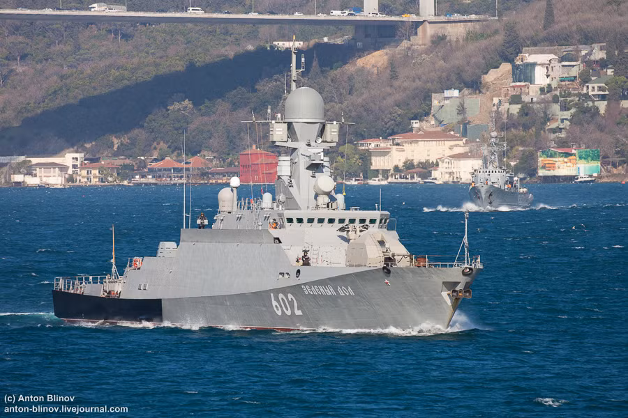 Vì vậy, Sputnik News cho rằng Việt Nam nên sớm tìm phương án thay thế các tàu tên lửa Proejct 1241RE. Và một trong những ứng viên sáng giá nhất mà Sputnik đề cập tới là tàu tên lửa Buyan-M Project 21631 đang được trang bị cho Hải quân Nga.