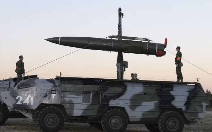 Tải trọng tên lửa là 480kg, có thể mang phần chiến đấu nổ thông thường hoặc đầu nổ hạt nhân hoặc đầu nổ hóa học. Nguồn ảnh: Wiki