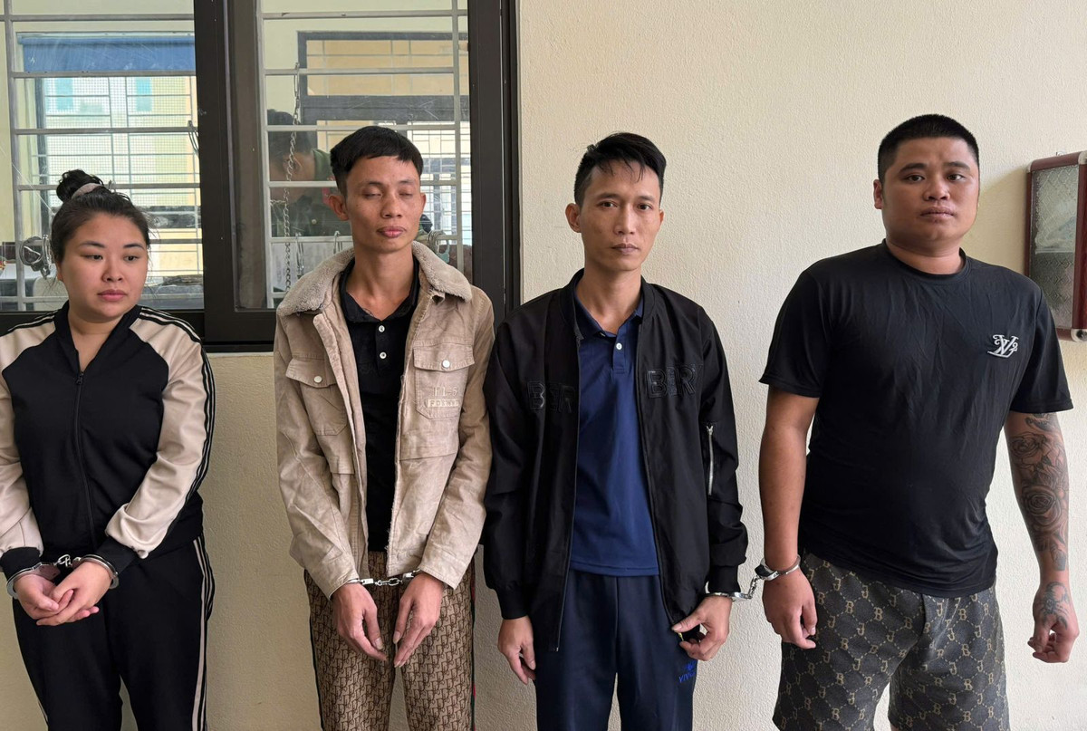 Bắt 4 đối tượng mua bán các cô gái trẻ đưa vào quán karaoke Bat 4 doi tuong mua ban cac co gai tre dua vao quan karaoke