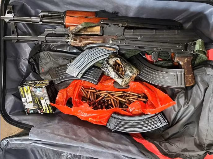 Sau khi xuất ngũ, Bình "Kiểm” cầm đầu băng nhóm gồm các đối tượng gốc Bắc chuyên bảo kê, tranh giành địa bàn, cho vay lãi nặng, đòi nợ thuê, đâm thuê chém mướn, mở sòng bạc, vũ trường tại TPHCM. Năm 1996, sau khi bị bắt đi lao động cải tạo tại trại Tống Lê Chân (tỉnh Bình Phước), Bình "Kiểm” trốn khỏi nơi giam giữ, tiếp tục hoạt động tổ chức đánh bạc. Đến năm 1998, Bình bị bắt theo lệnh truy nã và bị TAND Quận 10, TPHCM tuyên phạt 12 tháng tù giam về tội “Đánh bạc”, “Trốn khỏi nơi giam giữ”.