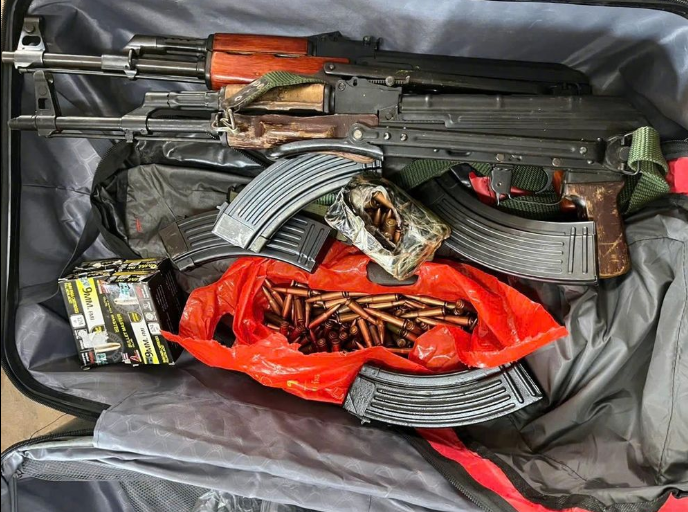 Sau khi xuất ngũ, Bình "Kiểm” cầm đầu băng nhóm gồm các đối tượng gốc Bắc chuyên bảo kê, tranh giành địa bàn, cho vay lãi nặng, đòi nợ thuê, đâm thuê chém mướn, mở sòng bạc, vũ trường tại TPHCM. Năm 1996, sau khi bị bắt đi lao động cải tạo tại trại Tống Lê Chân (tỉnh Bình Phước), Bình "Kiểm” trốn khỏi nơi giam giữ, tiếp tục hoạt động tổ chức đánh bạc. Đến năm 1998, Bình bị bắt theo lệnh truy nã và bị TAND Quận 10, TPHCM tuyên phạt 12 tháng tù giam về tội “Đánh bạc”, “Trốn khỏi nơi giam giữ”.