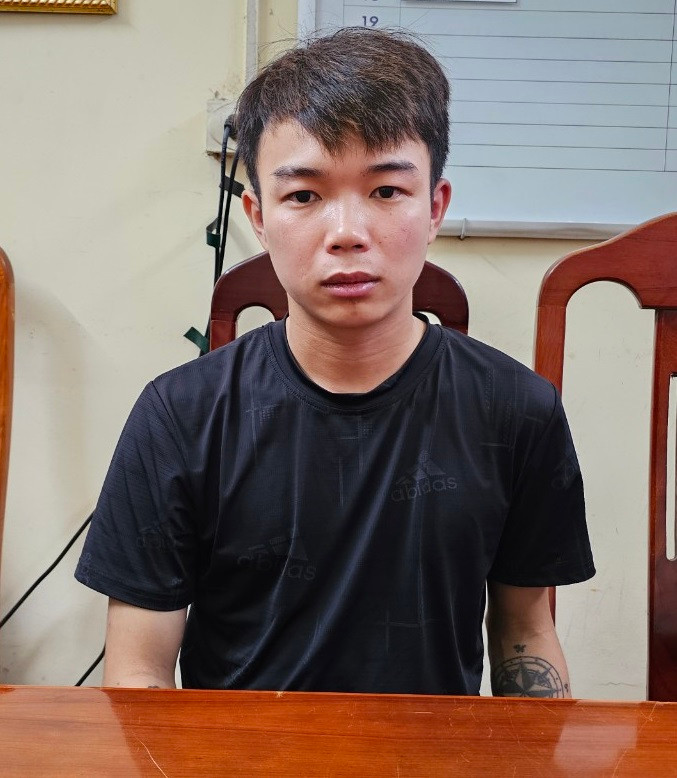 Quá trình rà soát gặp rất nhiều khó khăn bởi thị xã Việt Yên có tới 2 khu công nghiệp lớn, số lượng người ngoại tỉnh đổ về làm việc rất đông. Tuy nhiên, chỉ sau một ngày, với quyết tâm cao độ, bằng các biện pháp nghiệp vụ, Công an Bắc Giang đã "lần" ra nghi phạm. Người này có tên là Bùi Tuấn Anh (SN 2001, trú tại Việt Yên, Bắc Giang), hiện làm công nhân tại Việt Yên. Thời gian gần đây tên này có biểu hiện nợ nần, túng quẫn. 