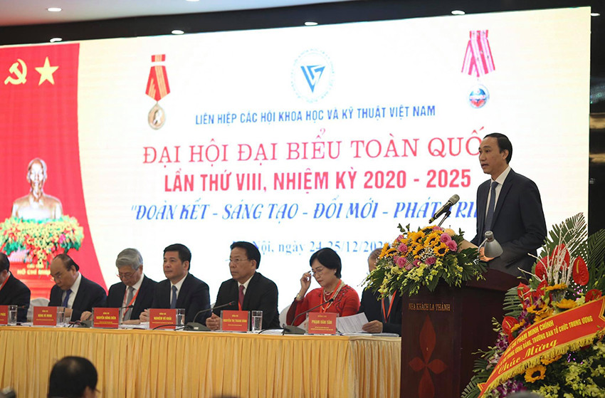 Ông Phùng Khánh Tài - Phó Chủ tịch Ủy ban Trung ương Mặt trận Tổ quốc Việt Nam đọc lời phát biểu chào mừng của Mặt trận Tổ quốc Việt Nam.