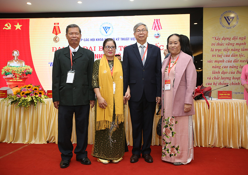 Đại hội cũng bầu đồng chí Đặng Vũ Minh trở thành Chủ tịch Danh dự của Liên hiệp các Hội Khoa học và Kỹ thuật Việt Nam.