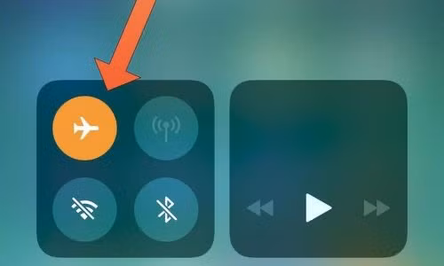 Thuc hu chuyen dien thoai sac nhanh hon khi de che do may bay