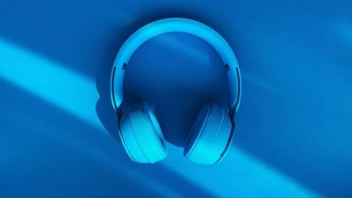 Hai sản phẩm được đồn đoán sẽ xuất hiện trong tối hôm là AirPods Studio và... (Ảnh: Óscar Gutíerrez/CNET)